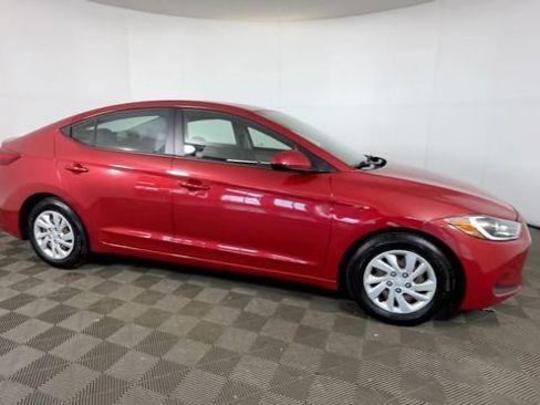 Used 2017 Hyundai Elantra SE FWD image 3