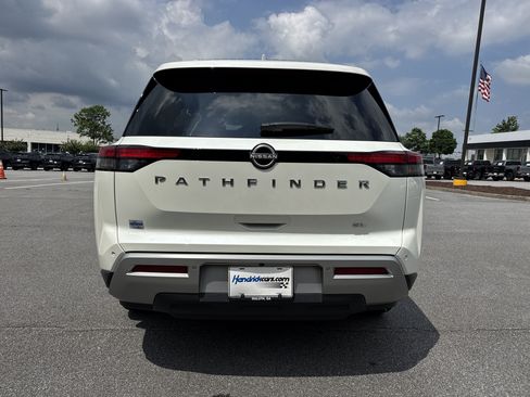 Used 2024 Nissan Pathfinder SL FWD image 11