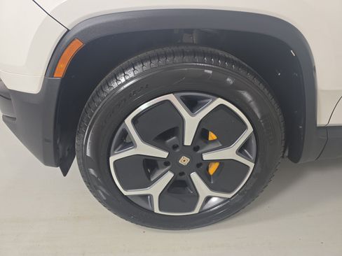 Used 2024 Rivian R1S Adventure AWD/4WD image 9