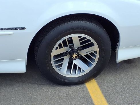 Used 1991 Pontiac Firebird Coupe image 24