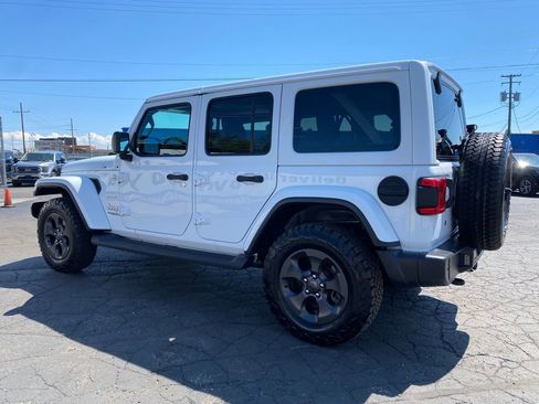 Used 2018 Jeep Wrangler Unlimited Sahara AWD/4WD image 8