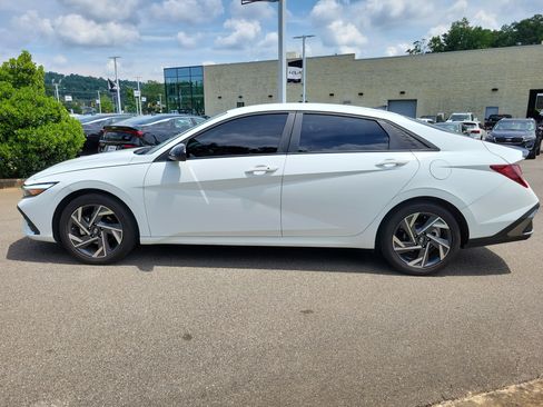 Used 2025 Hyundai Elantra Sport FWD image 20