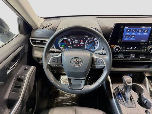 Used 2022 Toyota Highlander XLE AWD/4WD image 24