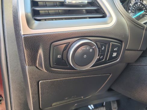 Used 2024 Ford Edge SEL w/ Convenience Package image 10