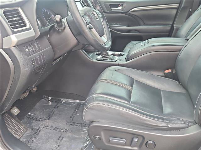 Used 2017 Toyota Highlander SE FWD image 21