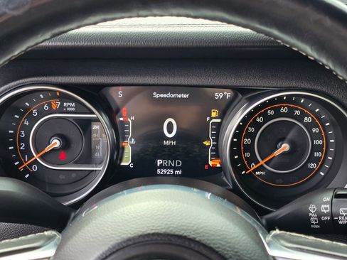 Used 2019 Jeep Wrangler Unlimited Sahara w/ Uconnect 4C Nav & Sound Group image 19