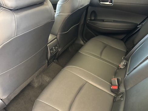Used 2022 Toyota Corolla Cross XLE w/ Convenience Package FWD image 14