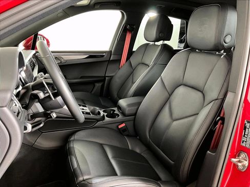 Used 2026 Porsche Macan AWD/4WD image 5