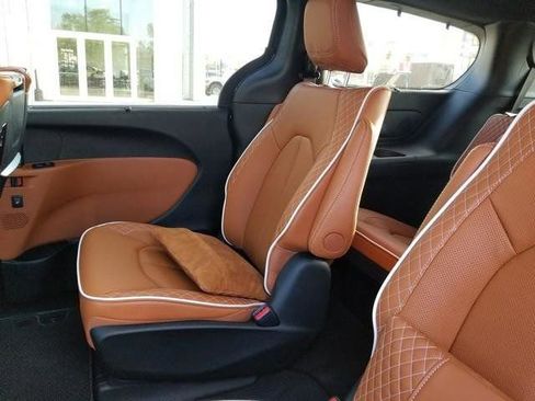 New 2026 Chrysler Pacifica Pinnacle FWD image 10