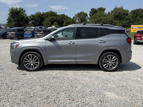 Used 2024 GMC Terrain Denali w/ Denali Premium Package AWD/4WD image 3