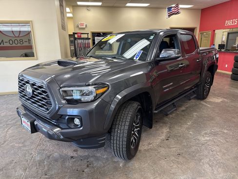 Used 2023 Toyota Tacoma TRD Sport image 3
