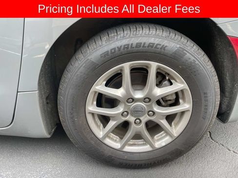 Used 2025 Chrysler Pacifica Select FWD image 3