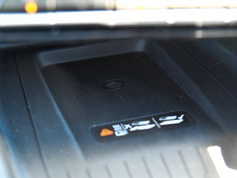 Used 2025 Chevrolet Equinox EV LT FWD image 34