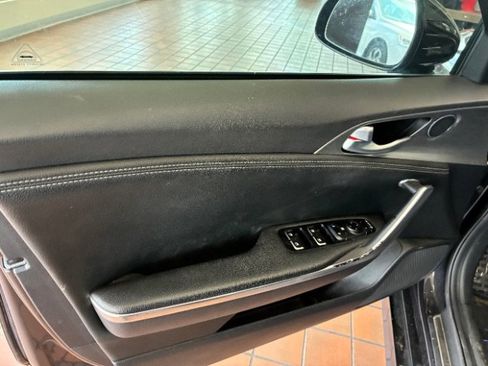 Used 2022 Kia Stinger GT1 RWD image 13