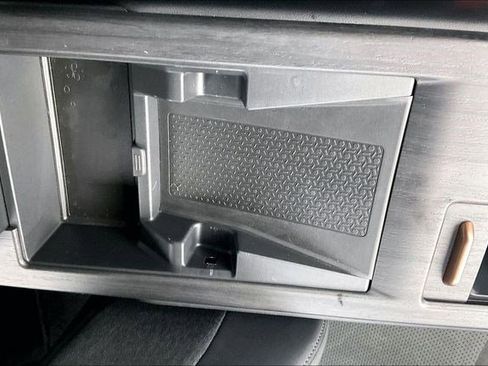 Used 2023 Nissan Ariya AWD image 37