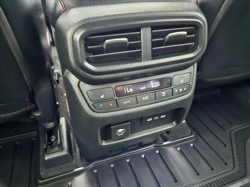 Used 2025 Honda Pilot Black Edition image 17