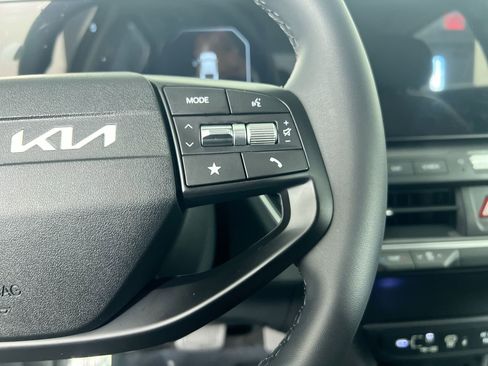 New 2025 Kia K4 EX image 19