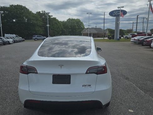 Used 2023 Tesla Model Y AWD image 6