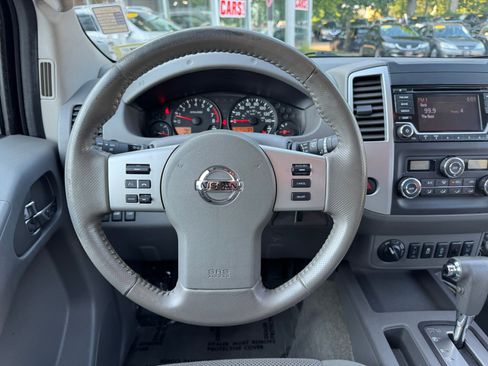 Used 2016 Nissan Frontier SV w/ SV Value Truck Package AWD/4WD image 14