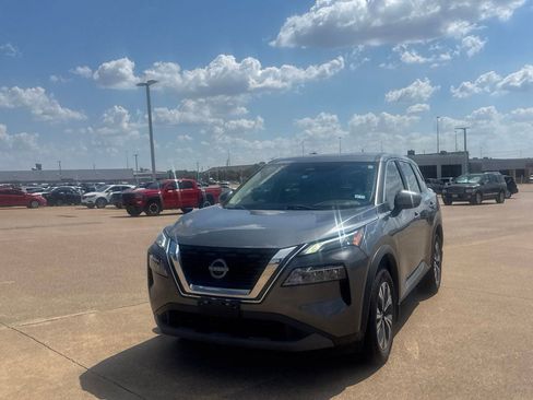 Used 2023 Nissan Rogue SV FWD image 7
