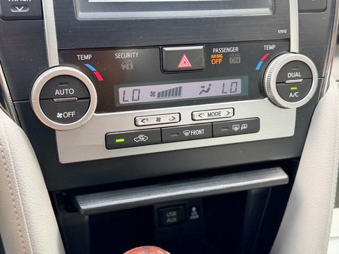 Used 2012 Toyota Camry XLE FWD image 38