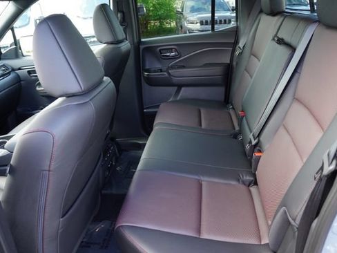 Used 2025 Honda Ridgeline Black Edition image 17