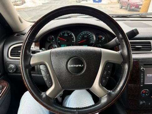 Used 2013 GMC Yukon XL Denali image 27