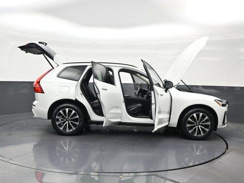 Certified 2024 Volvo XC60 B5 Core w/ Protection Package Premier AWD/4WD image 33