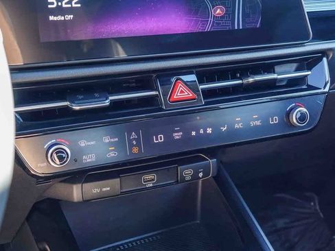Certified 2023 Kia Niro EX image 22