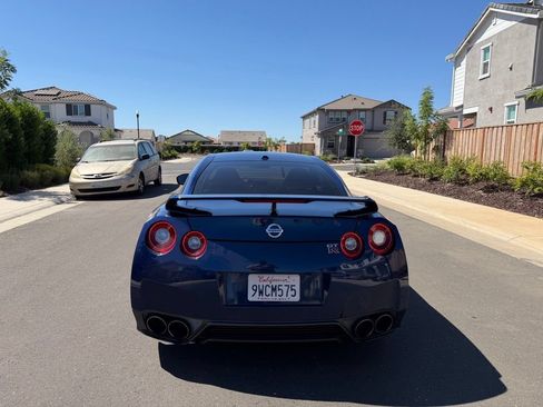 Used 2015 Nissan GT-R Premium AWD/4WD image 6