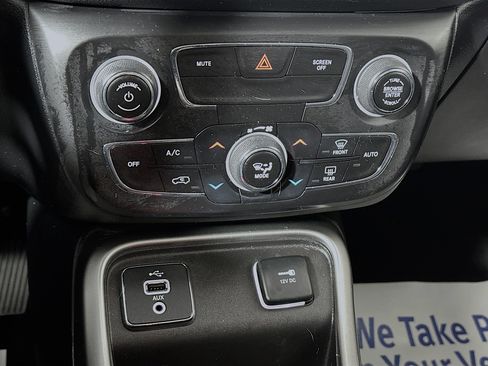 Used 2018 Jeep Compass Latitude w/ Popular Equipment Group FWD image 15