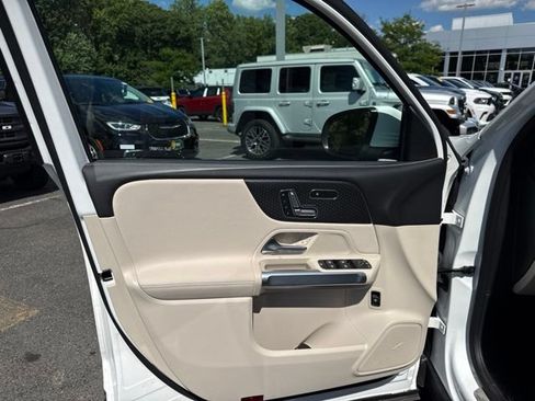 Used 2026 Mercedes-Benz GLB 250 4MATIC image 33