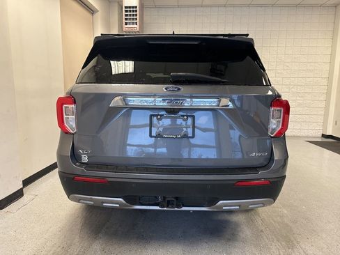 Certified 2022 Ford Explorer XLT w/ Equipment Group 202A image 38