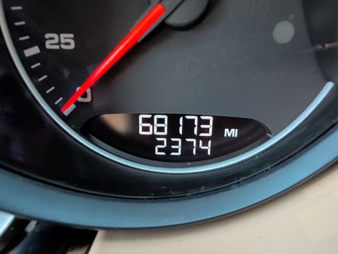 Used 2017 Porsche Cayenne Platinum Edition image 22