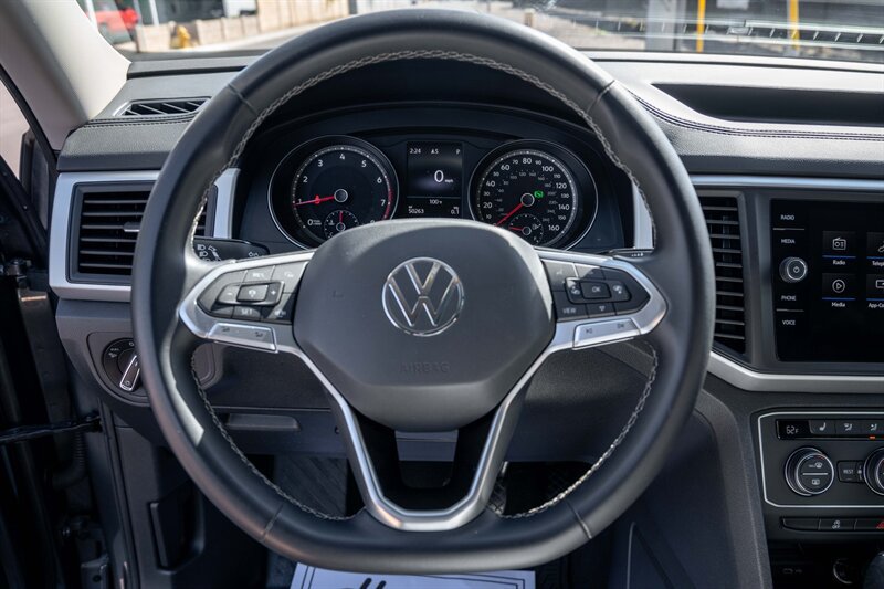 Used 2021 Volkswagen Atlas SE w/ Panoramic Sunroof Package FWD image 12