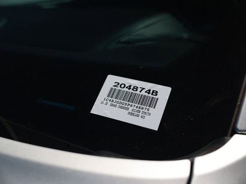 Used 2023 Jeep Grand Cherokee Overland RWD image 40