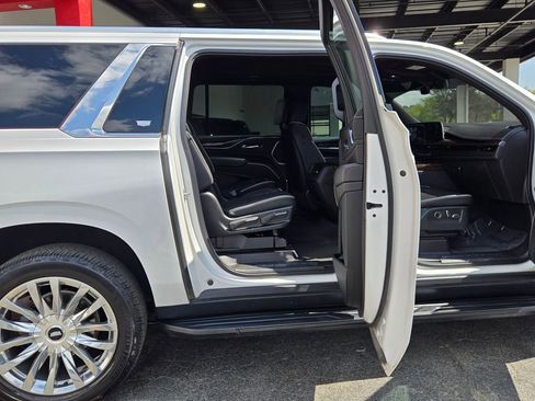 Used 2021 Cadillac Escalade ESV Premium Luxury AWD/4WD image 18