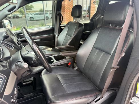Used 2019 Dodge Grand Caravan GT FWD image 17