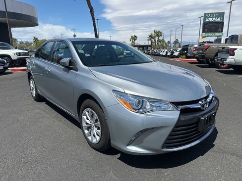Used 2015 Toyota Camry LE FWD image 3