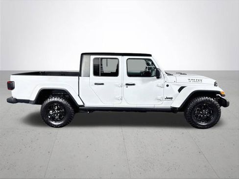Certified 2025 Jeep Gladiator Sport AWD/4WD image 6