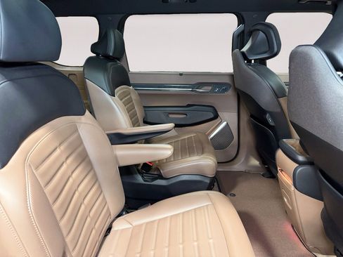 Used 2024 Kia EV9 Land image 23