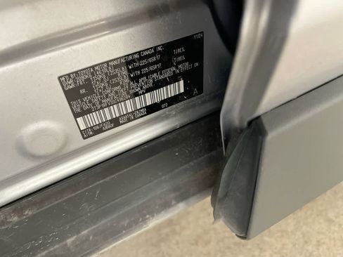 Used 2025 Toyota RAV4 XLE AWD/4WD image 27