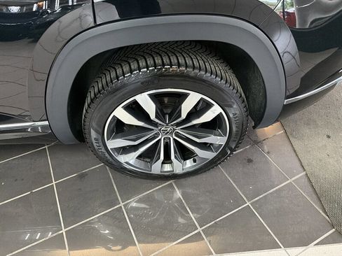 Used 2020 Volkswagen Atlas Cross Sport SEL R-Line image 35