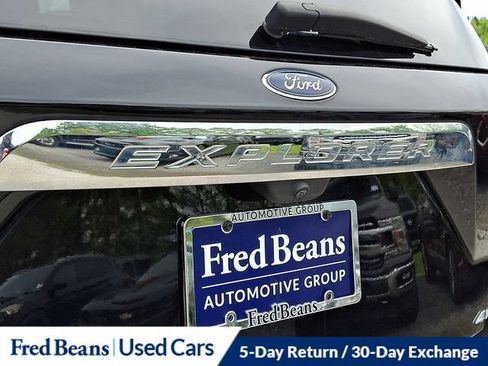 Used 2023 Ford Explorer XLT AWD/4WD image 38