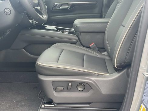 New 2026 Chevrolet Suburban Premier w/ Sun And Tow Package AWD/4WD image 19