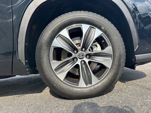 Used 2023 Toyota Highlander XLE FWD image 13