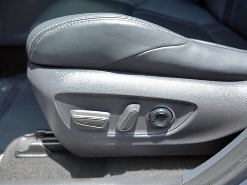 Used 2021 Toyota Venza XLE image 16