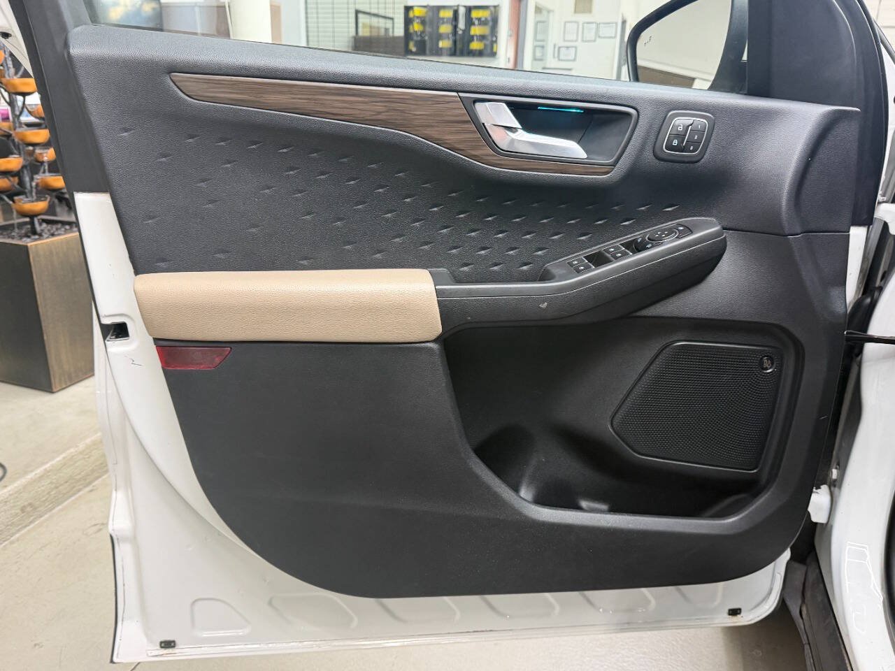 Used 2020 Ford Escape Titanium AWD/4WD image 10