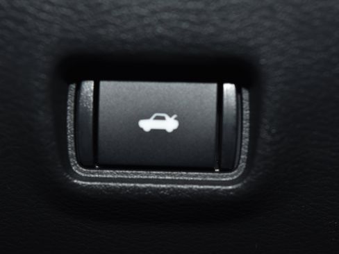 New 2025 Nissan Sentra SR w/ Midnight Edition image 14