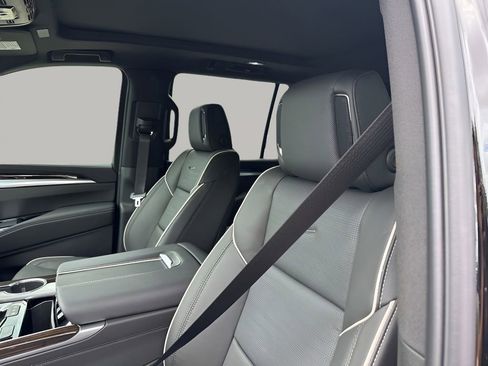 New 2026 Cadillac Escalade Luxury w/ LPO, Floor Liner Package AWD/4WD image 31